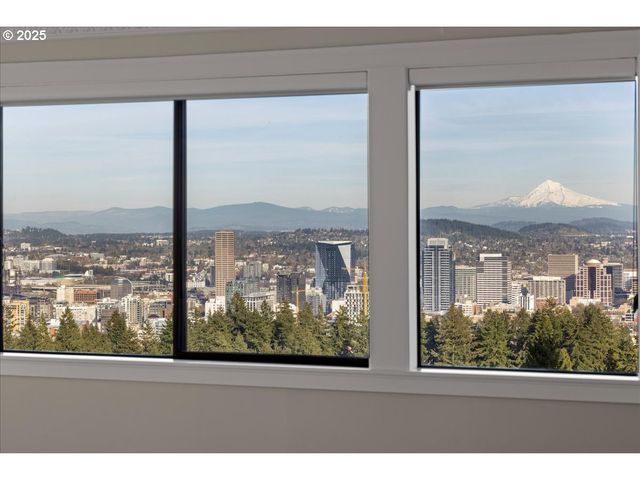 2869 Sw CHAMPLAIN Dr, Portland, OR 97205