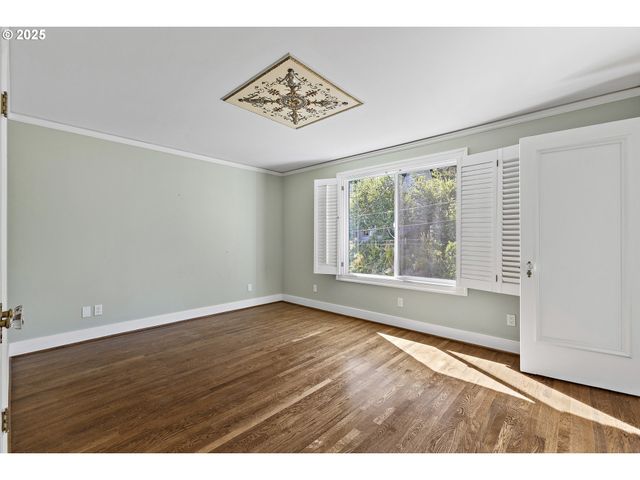 2869 Sw CHAMPLAIN Dr, Portland, OR 97205