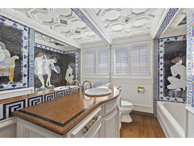 2869 Sw CHAMPLAIN Dr, Portland, OR 97205