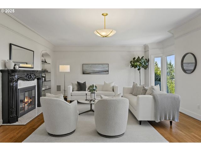 2869 Sw CHAMPLAIN Dr, Portland, OR 97205