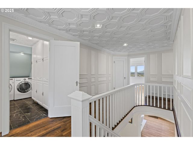 2869 Sw CHAMPLAIN Dr, Portland, OR 97205