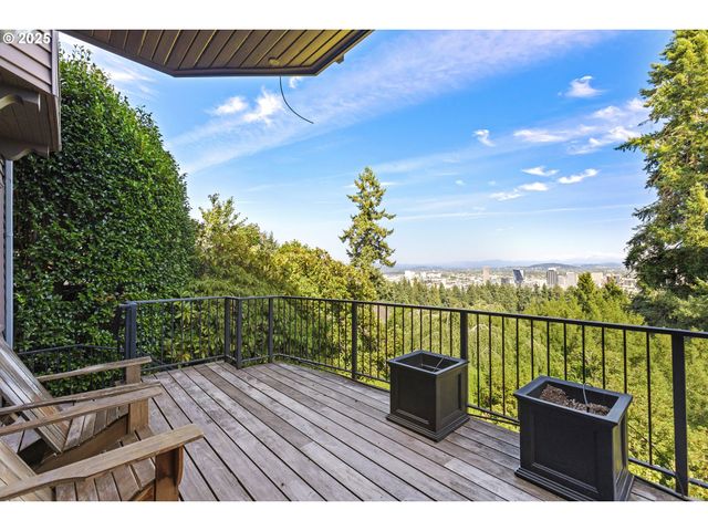 2869 Sw CHAMPLAIN Dr, Portland, OR 97205