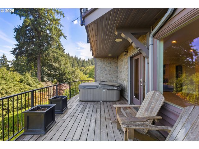 2869 Sw CHAMPLAIN Dr, Portland, OR 97205