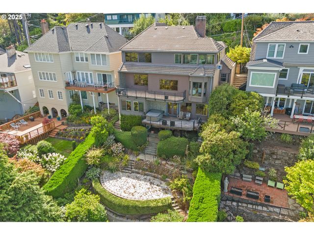 2869 Sw CHAMPLAIN Dr, Portland, OR 97205