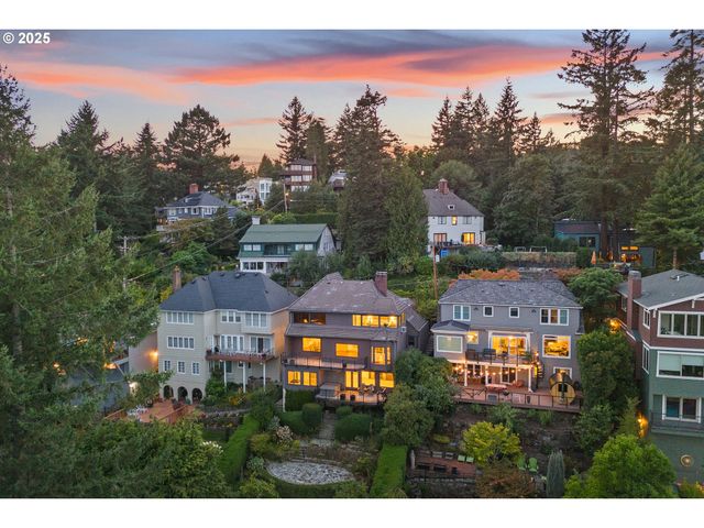 2869 Sw CHAMPLAIN Dr, Portland, OR 97205