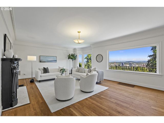 2869 Sw CHAMPLAIN Dr, Portland, OR 97205