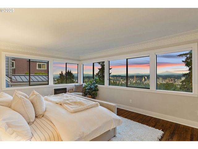 2869 Sw CHAMPLAIN Dr, Portland, OR 97205