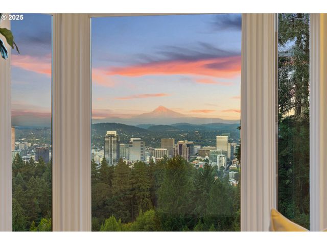 2869 Sw CHAMPLAIN Dr, Portland, OR 97205