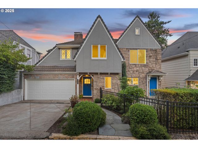 2869 Sw CHAMPLAIN Dr, Portland, OR 97205