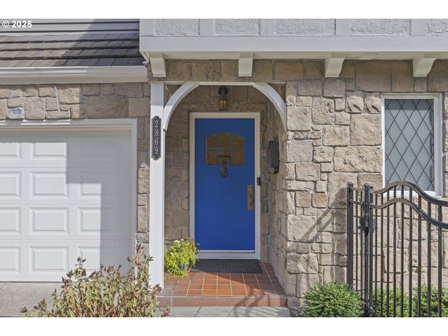 2869 Sw CHAMPLAIN Dr, Portland, OR 97205