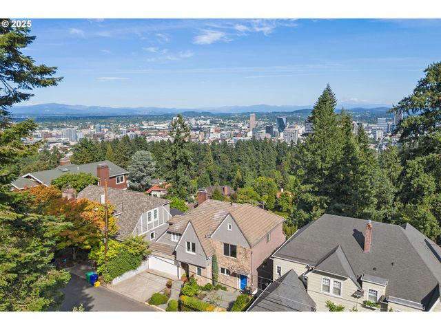 2869 Sw CHAMPLAIN Dr, Portland, OR 97205