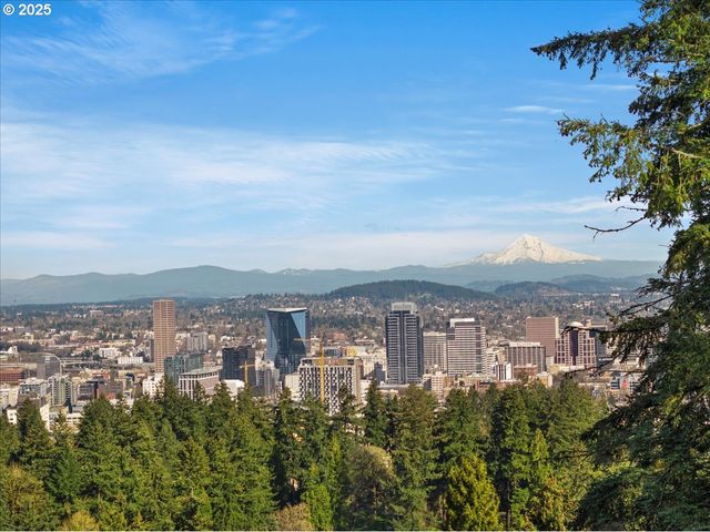 2869 Sw CHAMPLAIN Dr, Portland, OR 97205