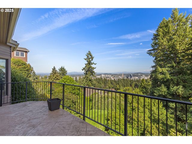 2869 Sw CHAMPLAIN Dr, Portland, OR 97205