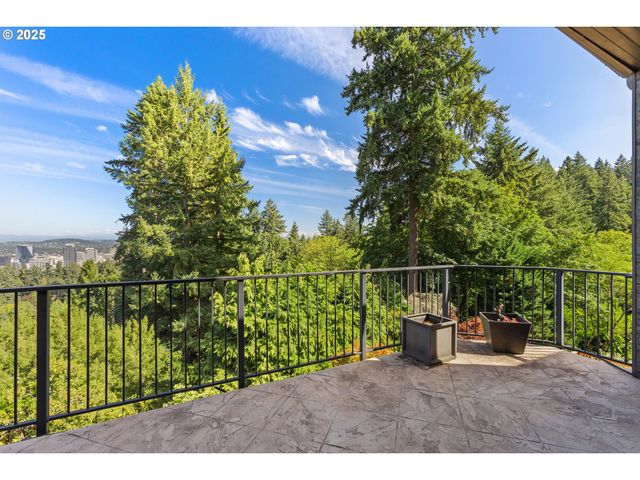 2869 Sw CHAMPLAIN Dr, Portland, OR 97205