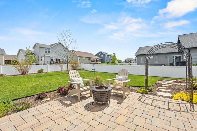 1317 Black Stallion Drive, Madison, WI 53718