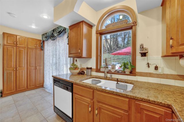 22 Jerome Drive, Cortlandt Manor, NY 10567