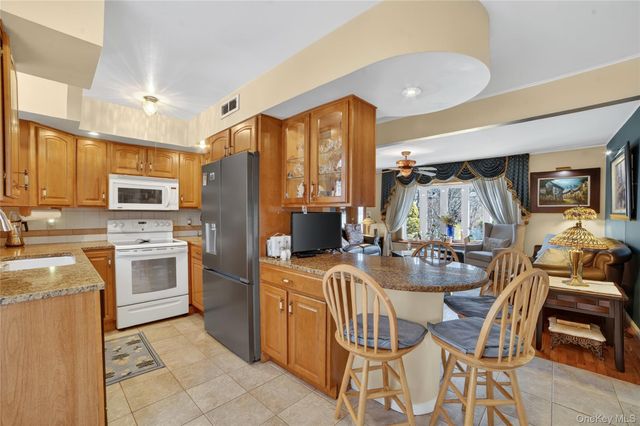 22 Jerome Drive, Cortlandt Manor, NY 10567