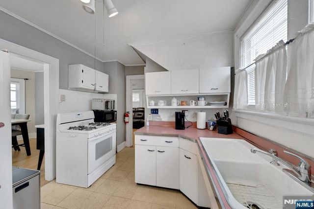 434 3rd Avenue, Roselle, NJ 07203