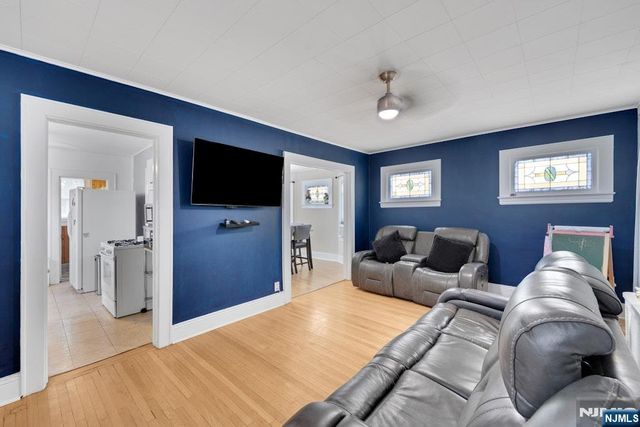 434 3rd Avenue, Roselle, NJ 07203
