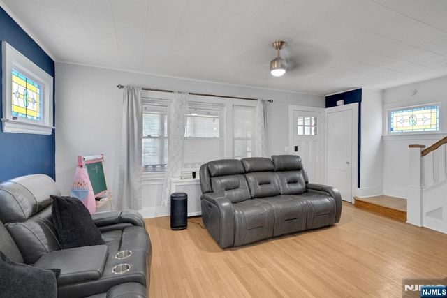 434 3rd Avenue, Roselle, NJ 07203