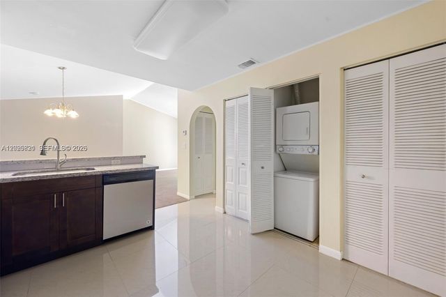10161 W Sunrise Blvd 304, Plantation, FL 33322