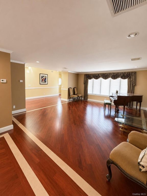 543 Fairway Drive, Woodmere, NY 11598 — photo 4