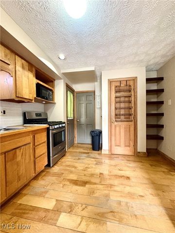 26 Elm Street, Bridgeport, OH 43912