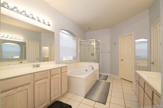 15219 Fall Place Dr., San Antonio, TX 78247