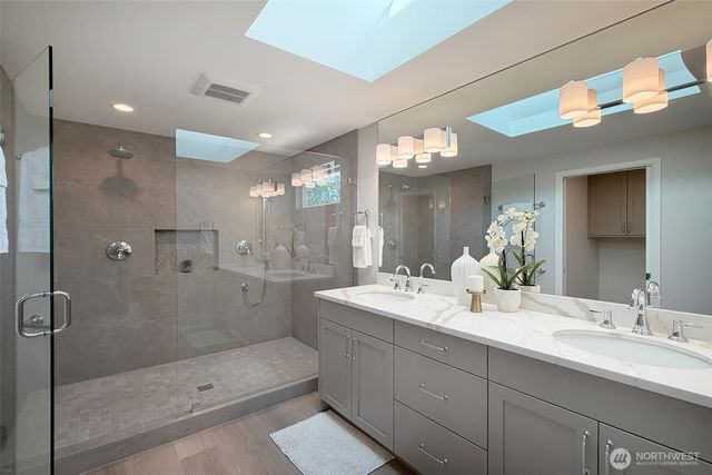 6349 114th Avenue SE, Bellevue, WA 98006