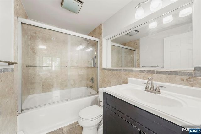 3 Burton Place, Cresskill, NJ 07626
