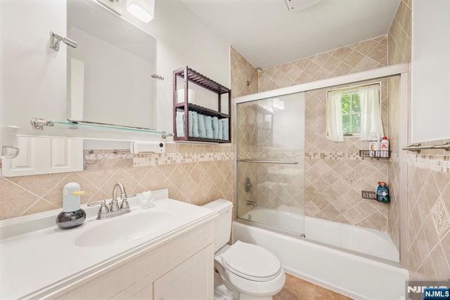 3 Burton Place, Cresskill, NJ 07626