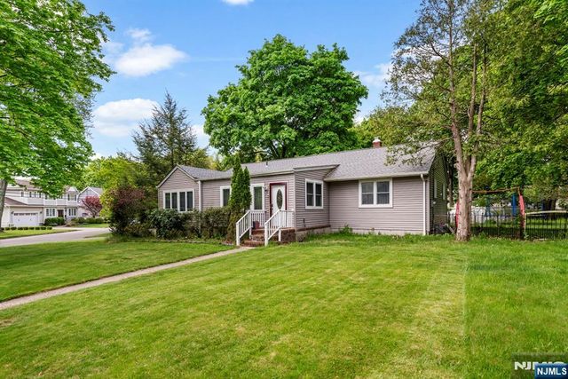3 Burton Place, Cresskill, NJ 07626