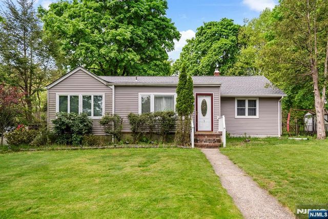 3 Burton Place, Cresskill, NJ 07626