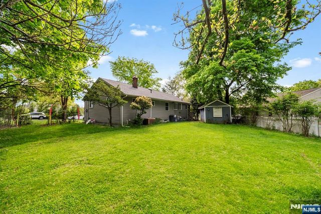 3 Burton Place, Cresskill, NJ 07626