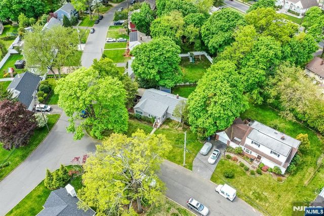 3 Burton Place, Cresskill, NJ 07626
