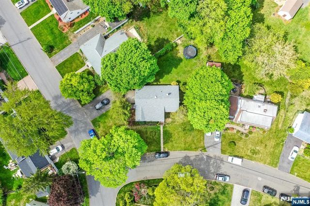 3 Burton Place, Cresskill, NJ 07626