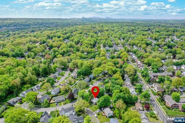 3 Burton Place, Cresskill, NJ 07626