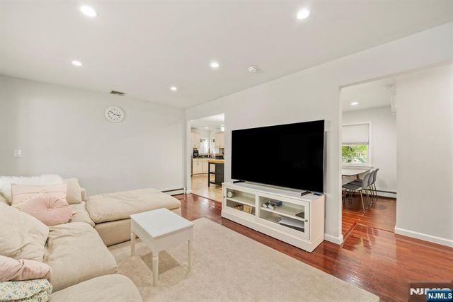 3 Burton Place, Cresskill, NJ 07626