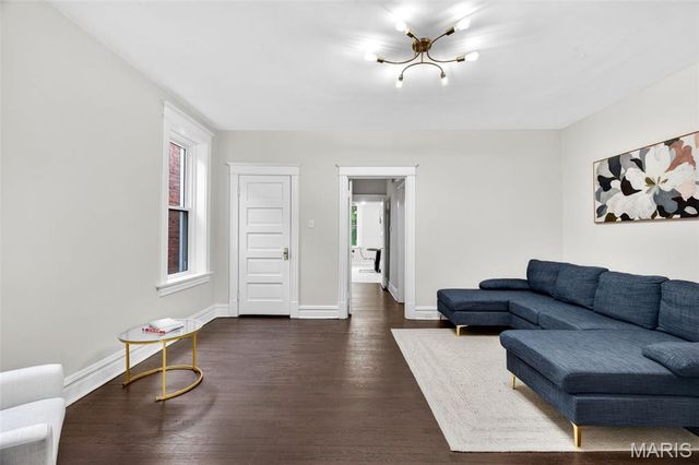 3423 Giles Avenue, St Louis, MO 63116