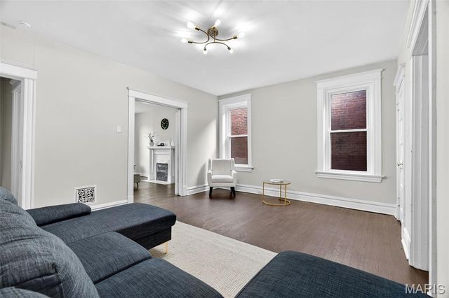 3423 Giles Avenue, St Louis, MO 63116