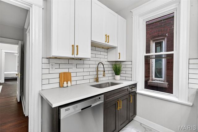 3423 Giles Avenue, St Louis, MO 63116