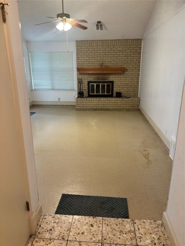3817 Wedgworth Road S, Fort Worth, TX 76133