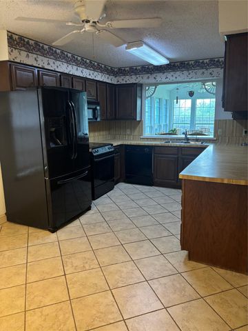 3817 Wedgworth Road S, Fort Worth, TX 76133