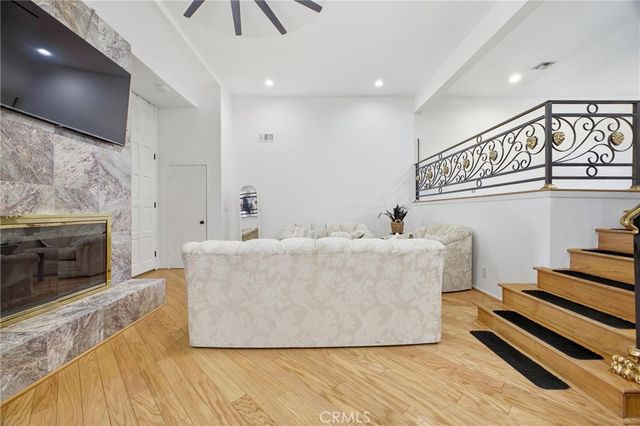 5477 Nestle Avenue 11, Tarzana, CA 91356