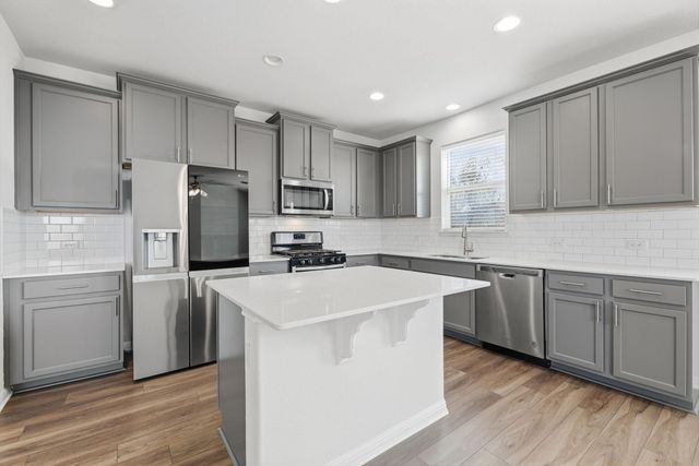 211 Silver Glen DR, Kyle, TX 78640