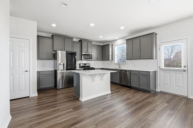 211 Silver Glen DR, Kyle, TX 78640