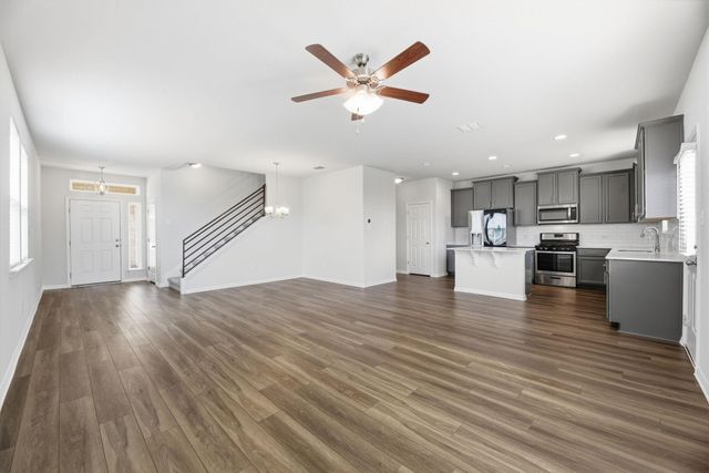 211 Silver Glen DR, Kyle, TX 78640