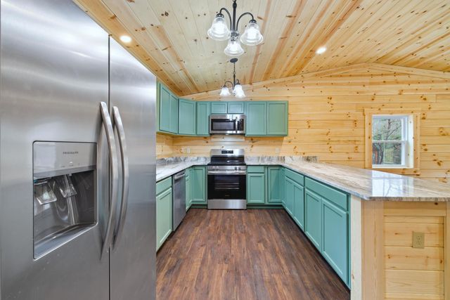 875 WILLOW LN, Mt Jackson, VA 22842