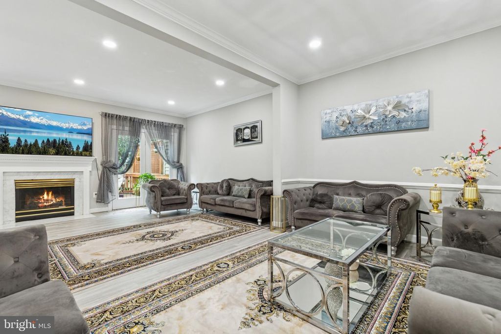 14203 GLADE SPRING DR, Centreville, VA 20121