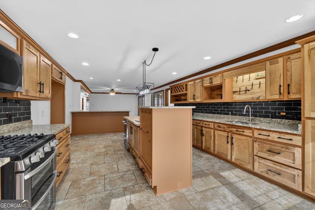 916 Highway 36 W, Barnesville, GA 30204